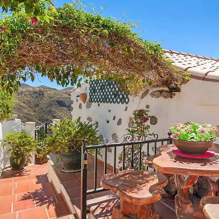 Casita Roque Nublo * Tejeda (Gran Canaria)
