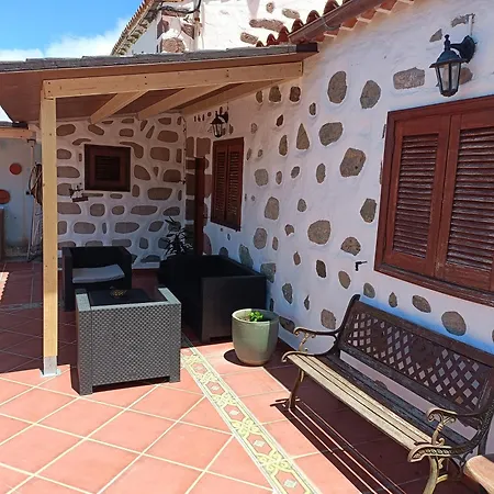 Casita Roque Nublo * Tejeda (Gran Canaria)